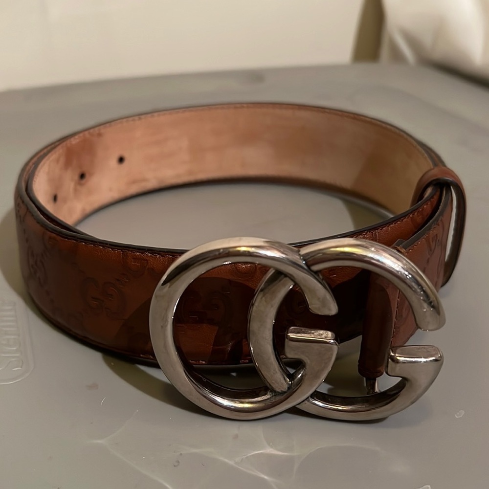 Authentic Brown Leather Gucci Belt.